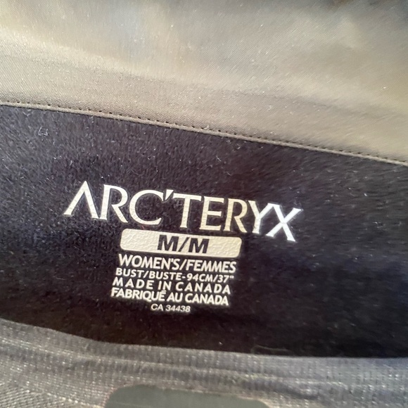 Arc’teryx Gortex Alpha SV made in Canada - Picture 3 of 4